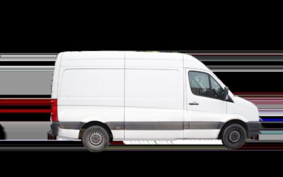 Van blanc sans logo, vu de profil, sur fond blanc